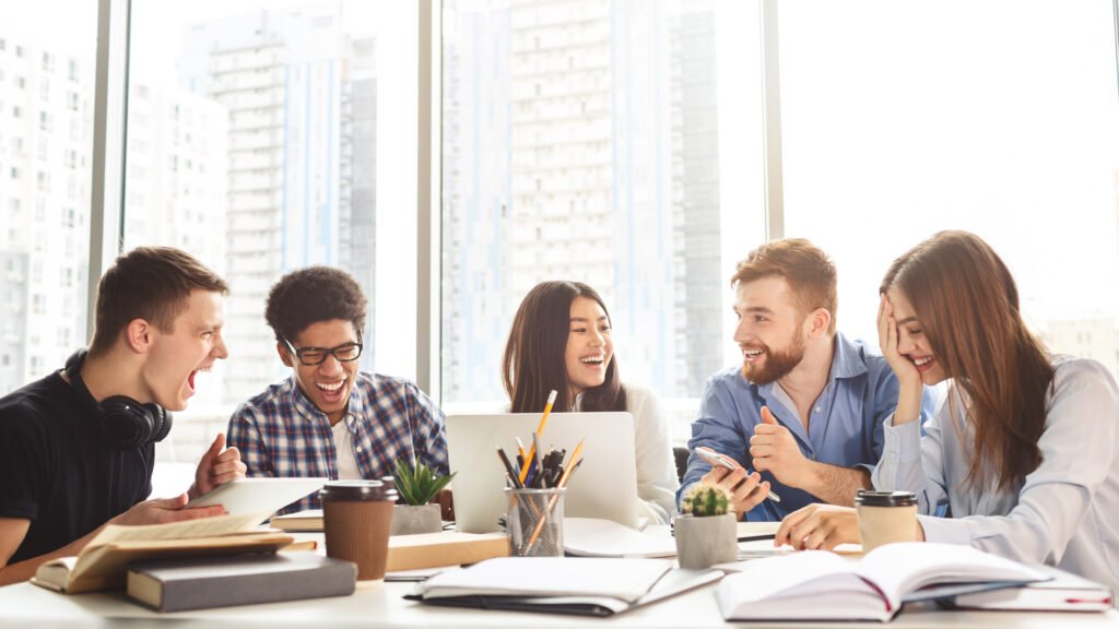 Descubre qué es la educación integral y cómo aplicarla para desarrollar mente, emociones y propósito en la vida personal y profesional.